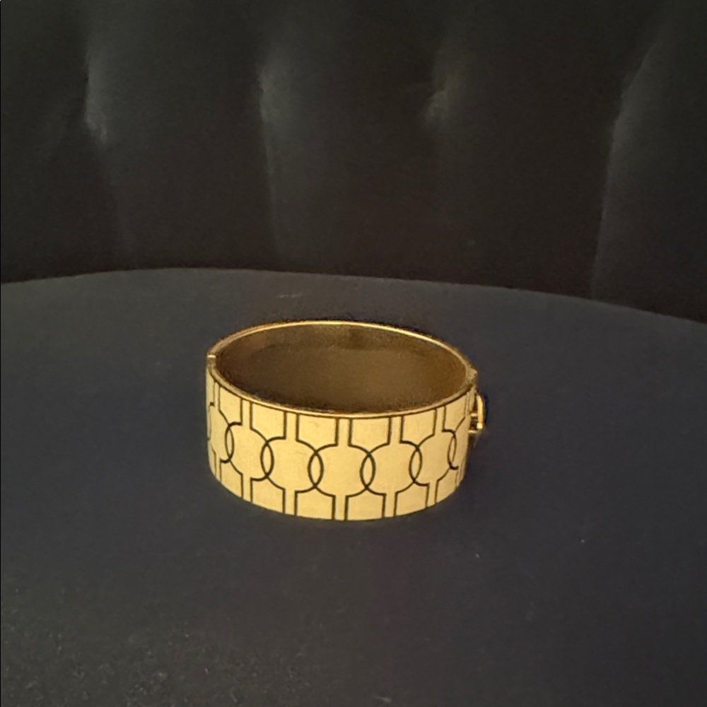 Chic Gold Patterned Bracelet